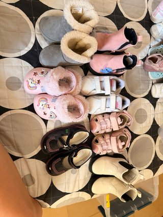 Zapatos, botas y bambas de niña