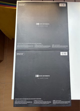 Vinilos Traktor MK2 negros (pareja)