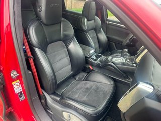PORSCHE Cayenne GTS