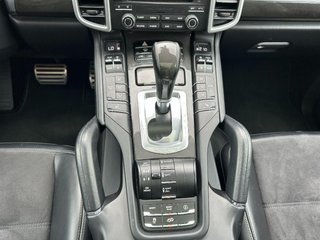 PORSCHE Cayenne GTS