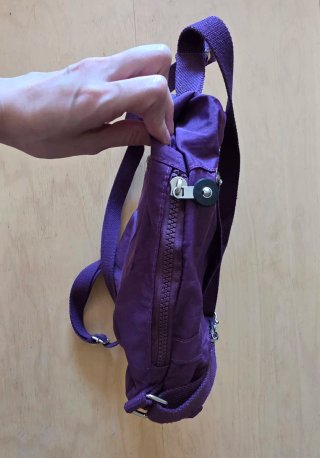 Bolso Mochila Morado Impermeable con 4 bolsillos