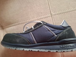 Zapatos de trabajo negros y azules