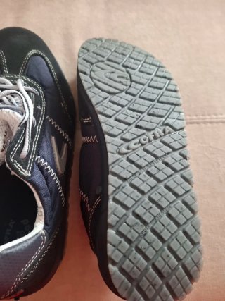 Zapatos de trabajo negros y azules
