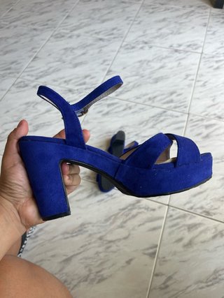 Tacones azules de plataforma