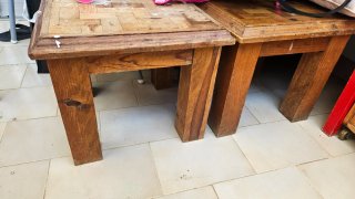 2 Mesitas Madera Maciza, en buen estado.