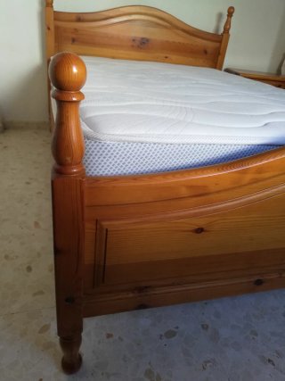 Cama de madera maciza