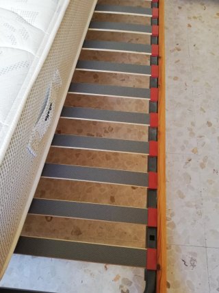 Cama de madera maciza
