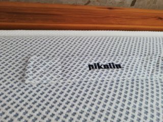 Cama de madera maciza
