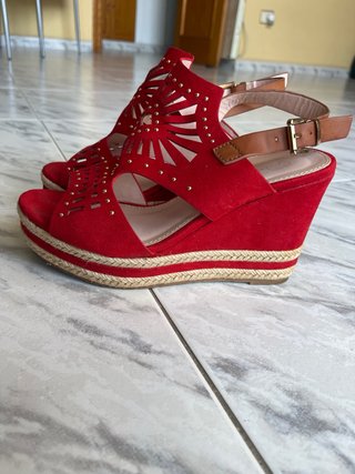 Tacones rojos con plataforma