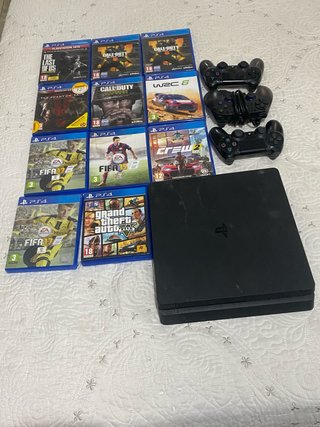 Consola PS4 + 7 Juegos y 3 Mandos