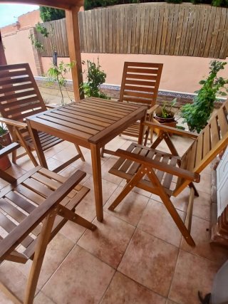 Conjunto mesa, 4 sillas y cojines. Nanmaro. Ikea