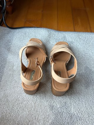 Sandalias beige tacón Primark