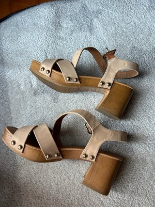 Sandalias beige tacón Primark