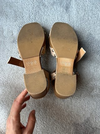 Sandalias beige tacón Primark