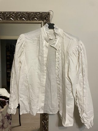 Camisa blanca con encaje