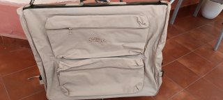 Portaequipajes y porta trajes beige