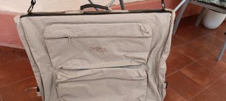 Portaequipajes y porta trajes beige