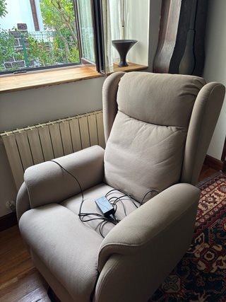 Sillón reclinable beige tela