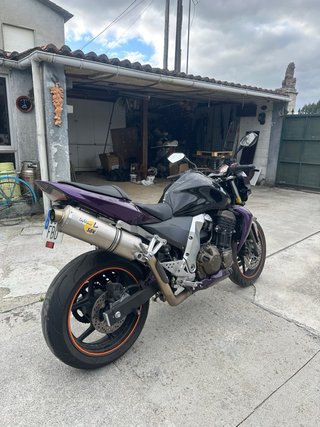 Kawasaki Z750 Naked Morado/Negro