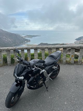 Kawasaki Z750 Naked Morado/Negro
