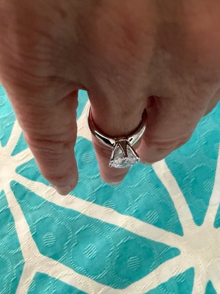 Anillo solitario en plata con falso Diamante.