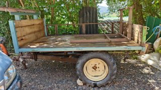 Tractor Pascuali 38 CV con plataforma y remolque