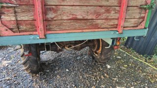 Tractor Pascuali 38 CV con plataforma y remolque