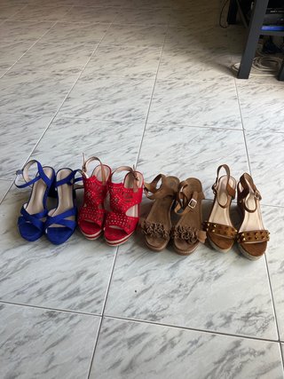 Lote de tacones (Azul, Marrón, Rojo)