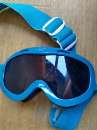 Casco esquí azul con gafas ventisca
