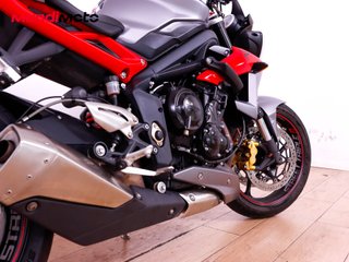 TRIUMPH STREET TRIPLE 675 R