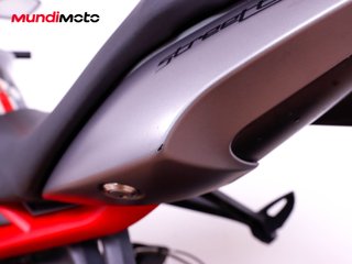 TRIUMPH STREET TRIPLE 675 R