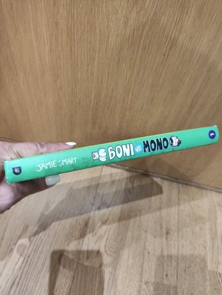Boni vs. Mono libro 1, primer libro/comic