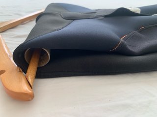 Traje neopreno Orca naranja y negro