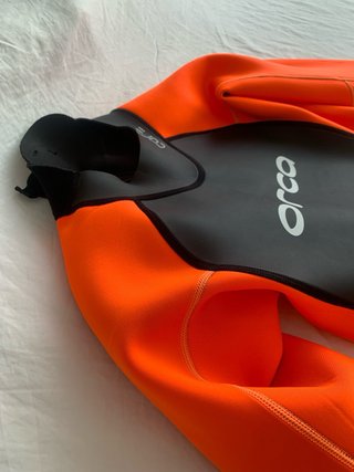 Traje neopreno Orca naranja y negro