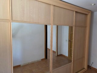 Armario macizo y espejos, en Alcalá de Henares