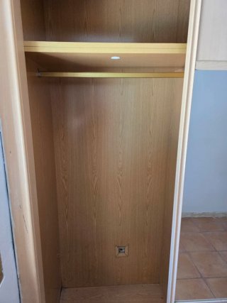 Armario macizo y espejos, en Alcalá de Henares