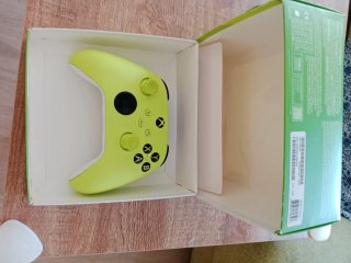 Mando Xbox Series X/S Electric Volt