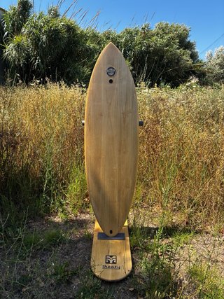 Tabla de surf madera hueca sostenible
