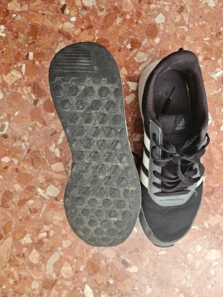 Zapatillas deportivas Adidas negras y grises