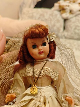 Muñeca antigua de comunión