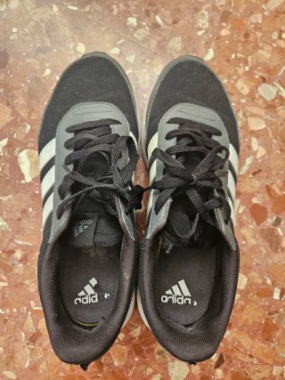 Zapatillas deportivas Adidas negras y grises