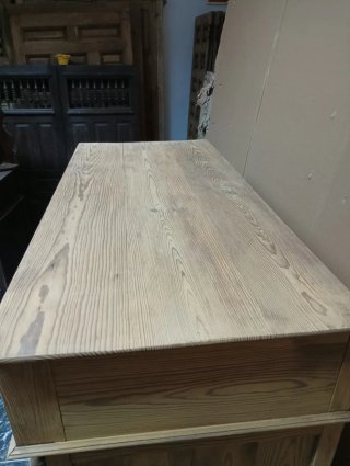 Cómoda antigua de madera