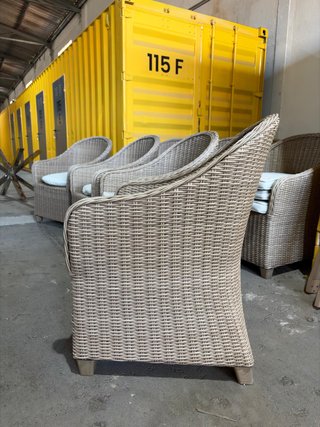 Conjunto Jardín: Mesa Cristal y 10 Sillas Mimbre