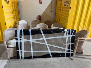 Conjunto Jardín: Mesa Cristal y 10 Sillas Mimbre