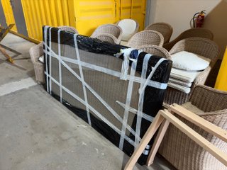 Conjunto Jardín: Mesa Cristal y 10 Sillas Mimbre