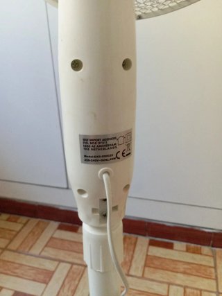 Ventilador de pie blanco
