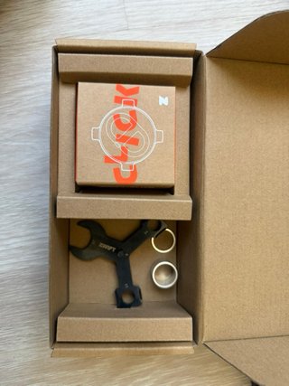 Rodillo Zwift Hub con Zwift Cog y Click