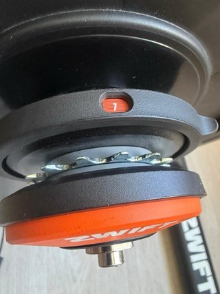 Rodillo Zwift Hub con Zwift Cog y Click