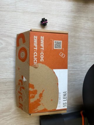 Rodillo Zwift Hub con Zwift Cog y Click