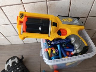 Nerf 2 pistolas + garra + 200 balas